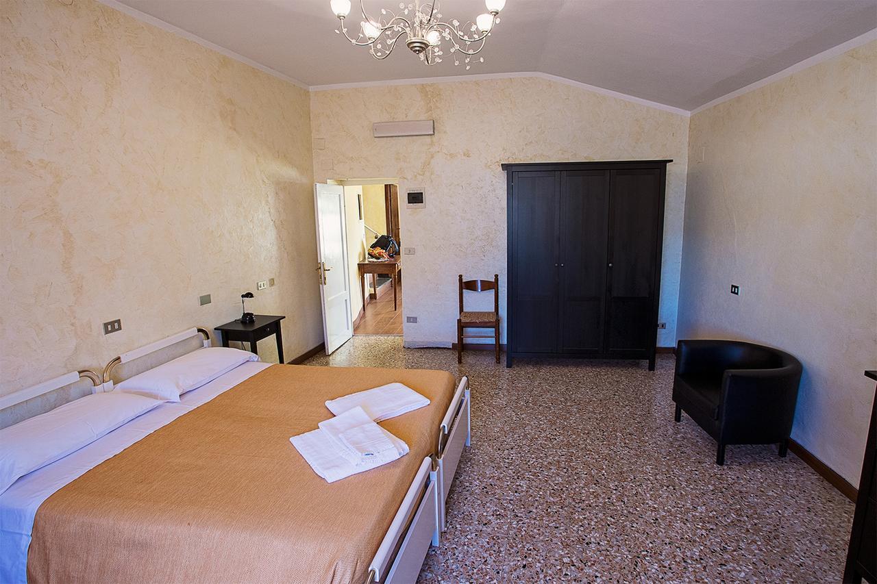 Fontana Hotel Calestano Стая снимка